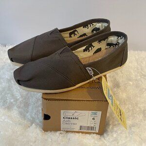 Toms NWT Size 6 - Gray